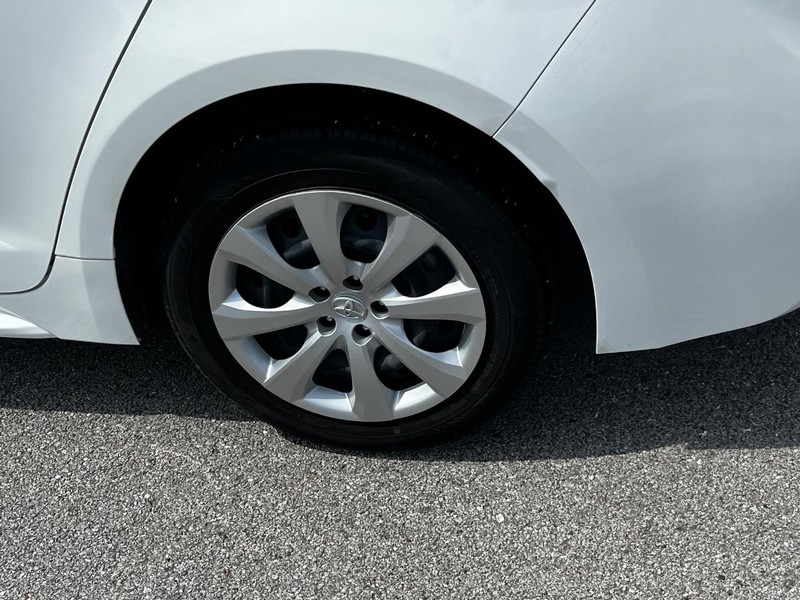 Toyota Corolla Hybrid Vehicle Image 06