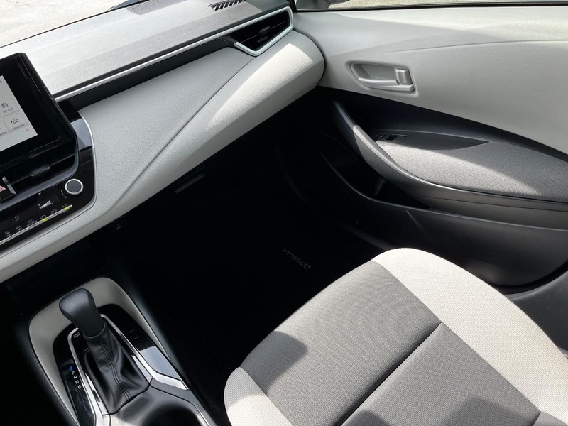 Toyota Corolla Hybrid Vehicle Image 12