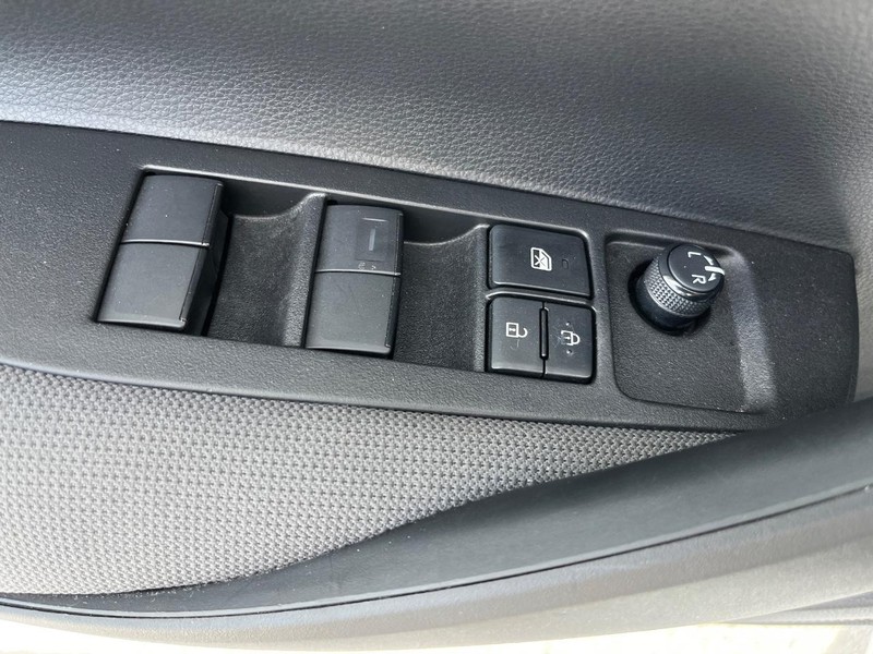 Toyota Corolla Hybrid Vehicle Image 13