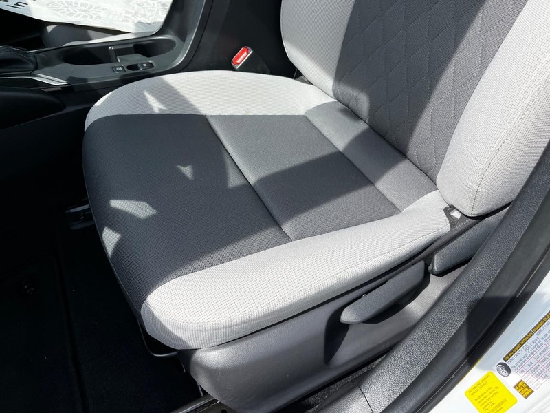 Toyota Corolla Hybrid Vehicle Image 14
