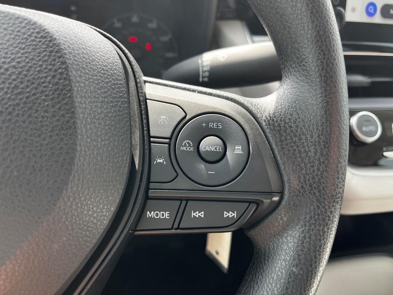 Toyota Corolla Hybrid Vehicle Image 16