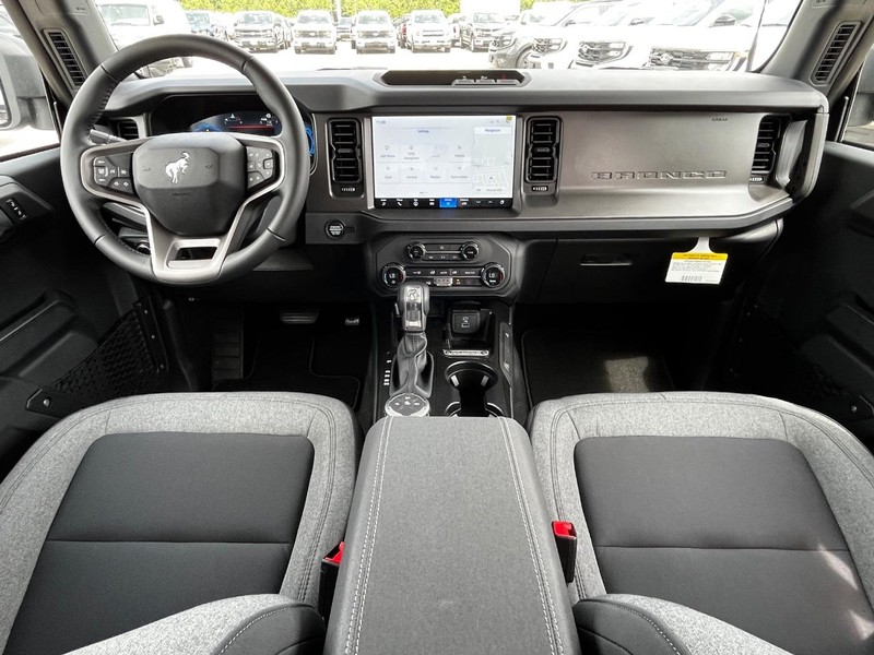 Ford Bronco Vehicle Image 05
