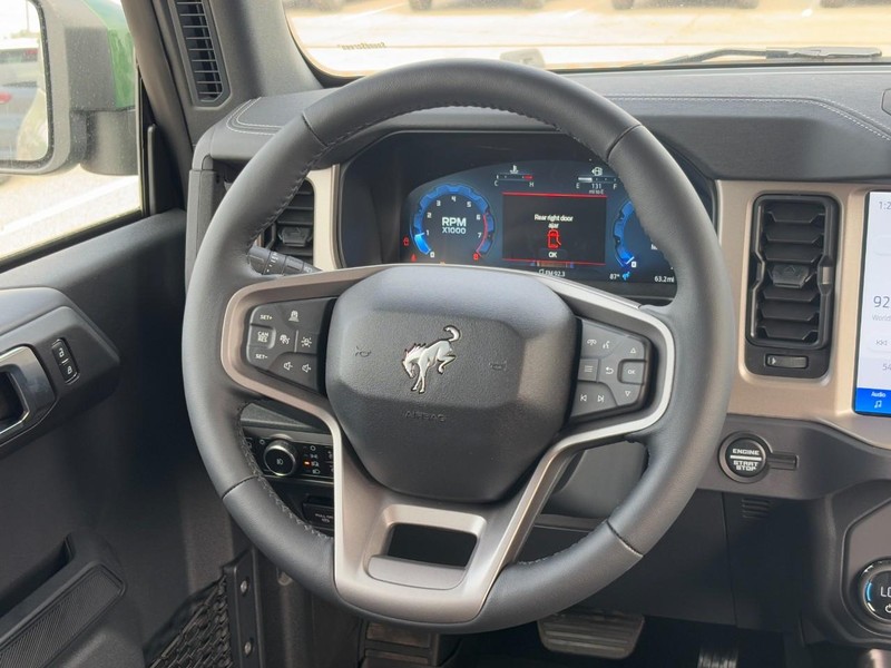 Ford Bronco Vehicle Full-screen Gallery Image 7