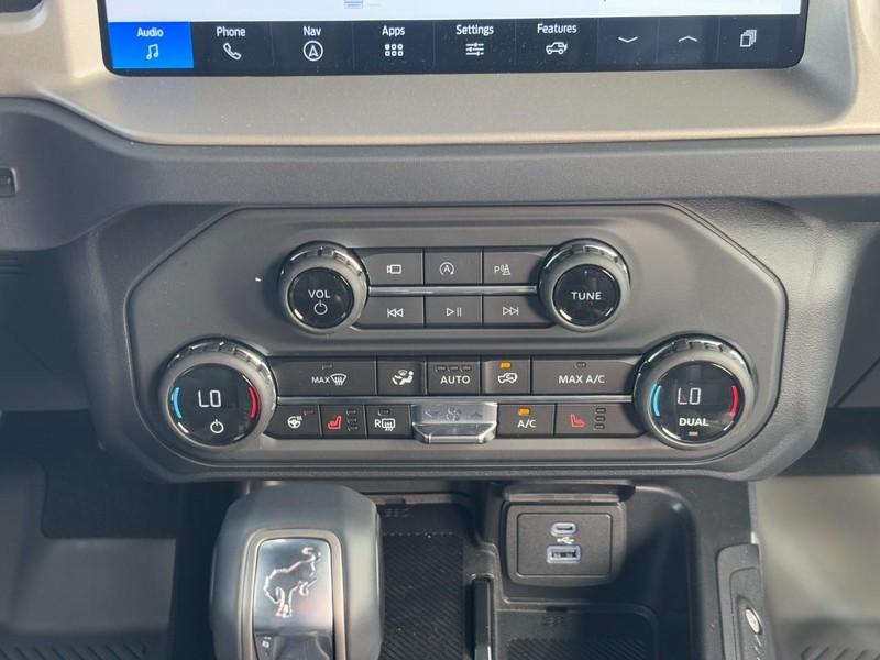 Ford Bronco Vehicle Full-screen Gallery Image 9