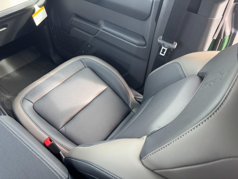 Ford Bronco Vehicle Full-screen Gallery Image 10