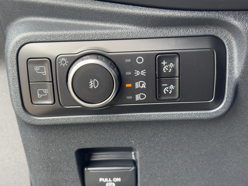 Ford Bronco Vehicle Full-screen Gallery Image 11