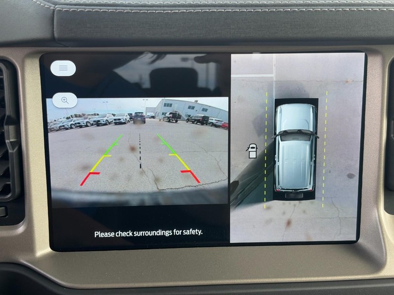 Ford Bronco Vehicle Full-screen Gallery Image 16