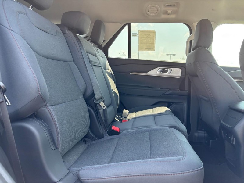 Ford Explorer Vehicle Image 05
