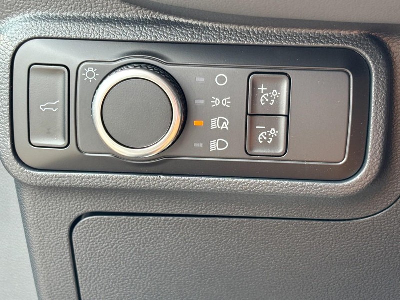 Ford Explorer Vehicle Image 12