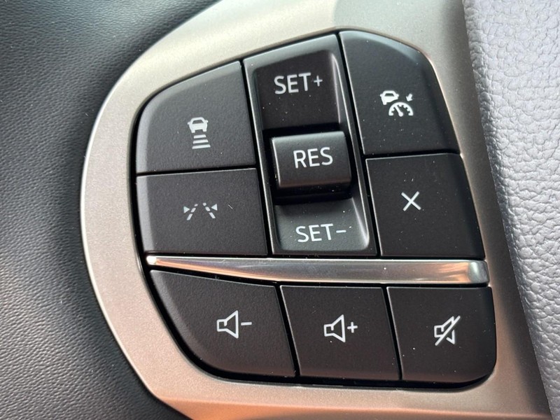 Ford Explorer Vehicle Image 13
