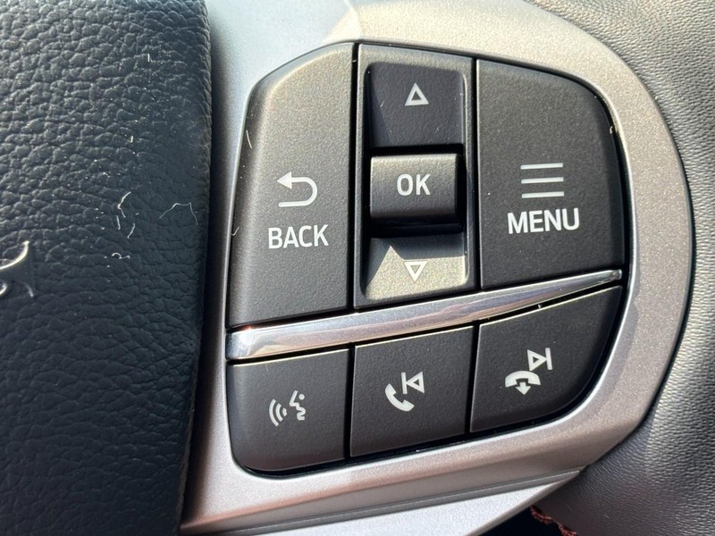 Ford Explorer Vehicle Image 14