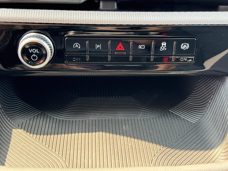Ford Explorer Vehicle Image 18