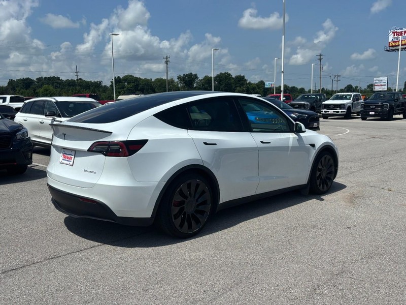 Tesla Model Y Vehicle Image 03