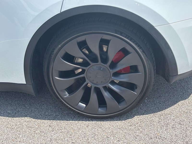 Tesla Model Y Vehicle Image 07