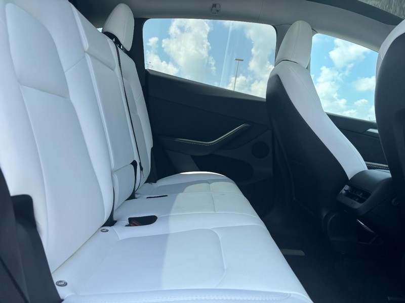 Tesla Model Y Vehicle Image 10