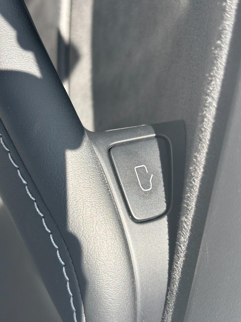 Tesla Model Y Vehicle Image 22