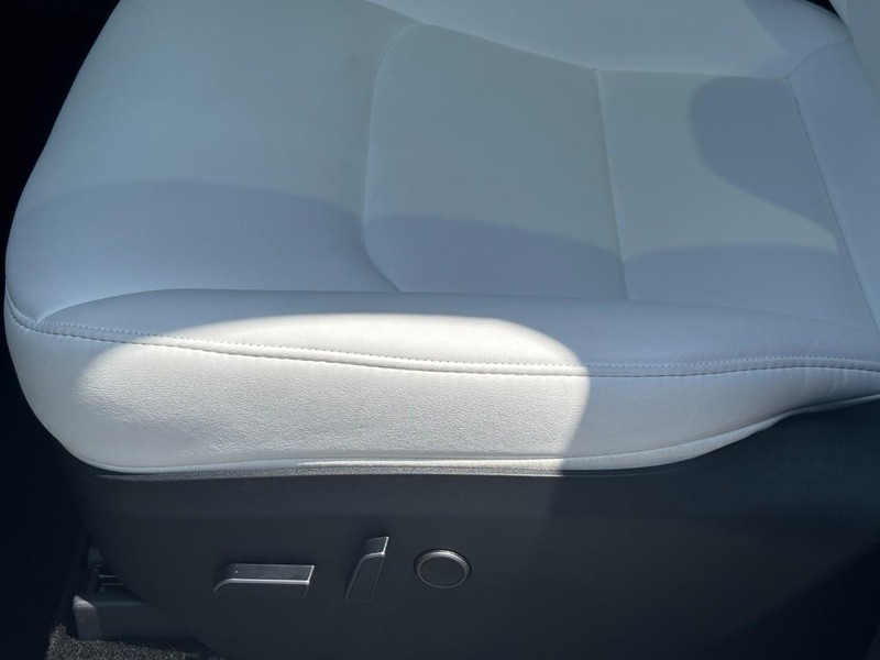 Tesla Model Y Vehicle Image 23
