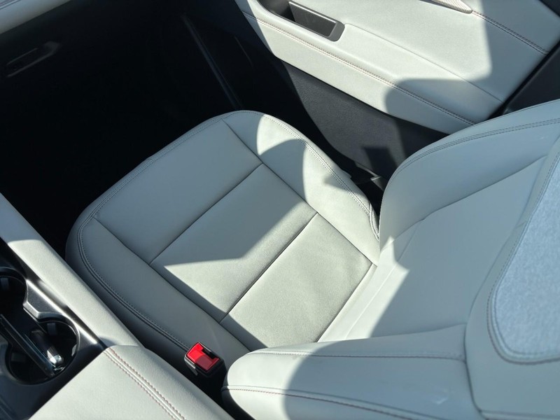 Ford Explorer Vehicle Image 11