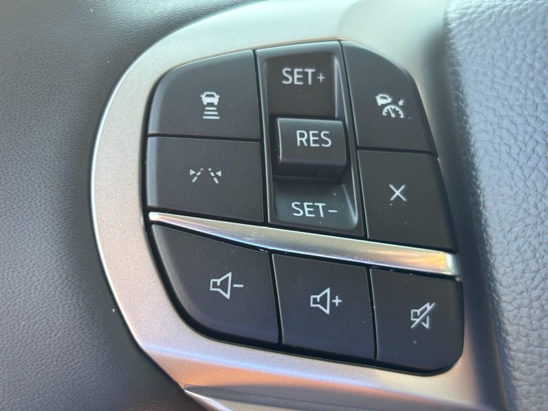 Ford Explorer Vehicle Image 13