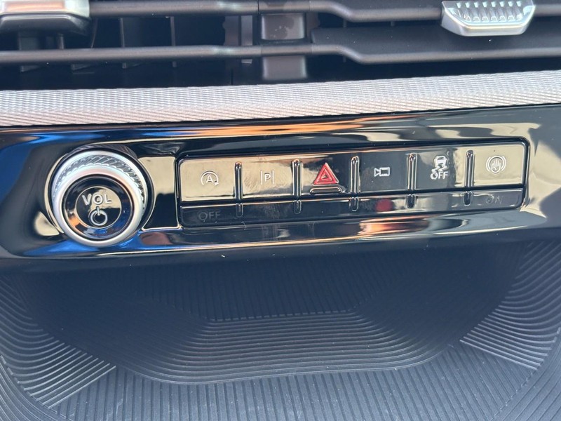 Ford Explorer Vehicle Image 19