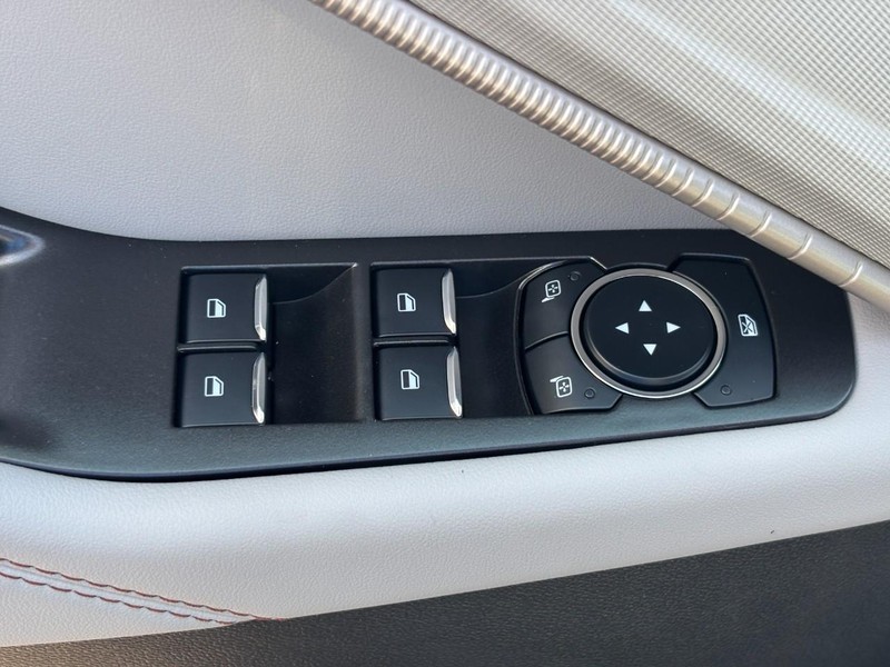 Ford Explorer Vehicle Image 20