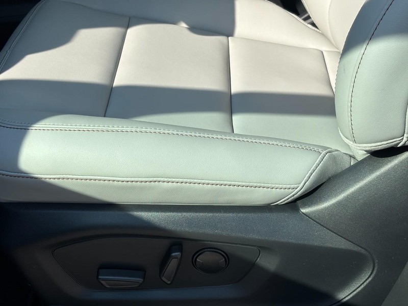 Ford Explorer Vehicle Image 21