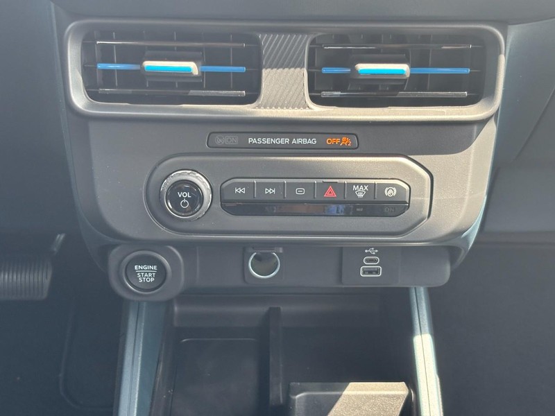 Ford Maverick Vehicle Image 09