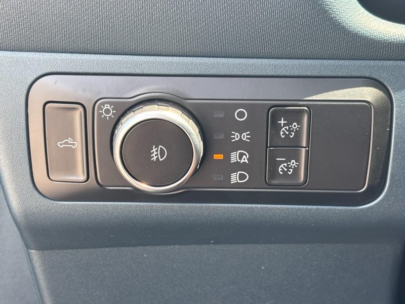 Ford Maverick Vehicle Image 11