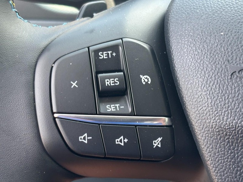Ford Maverick Vehicle Image 12