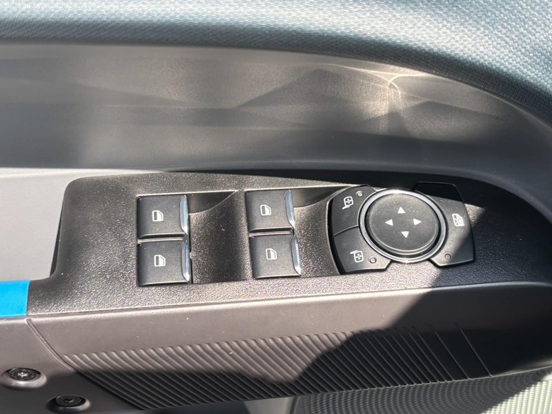 Ford Maverick Vehicle Image 18