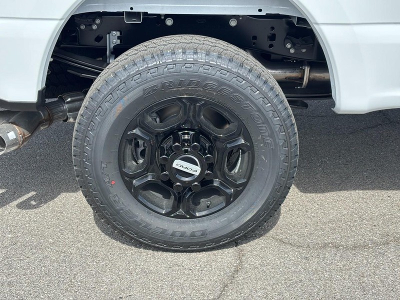 Ford Super Duty F-250 SRW Vehicle Image 04