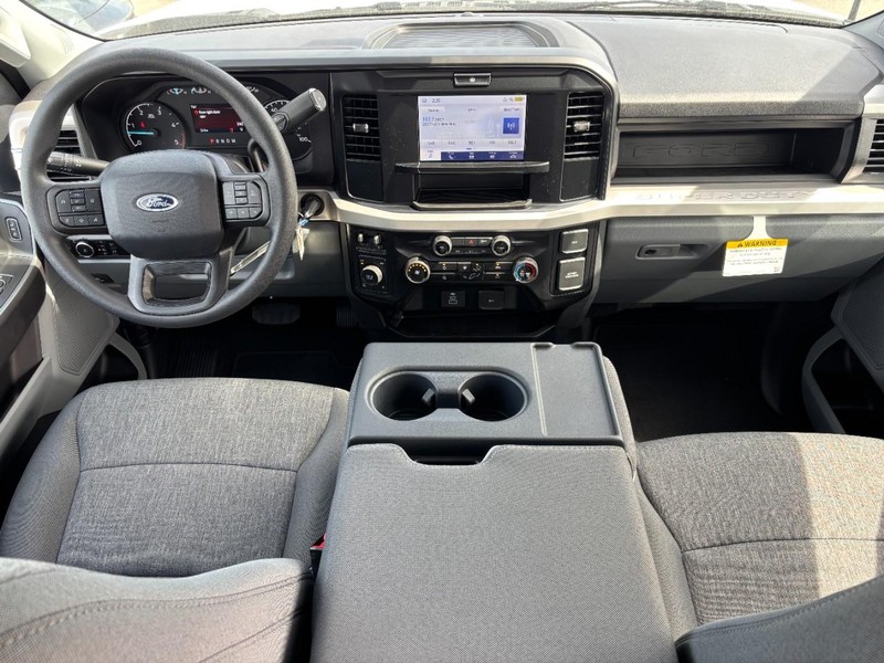 Ford Super Duty F-250 SRW Vehicle Image 06