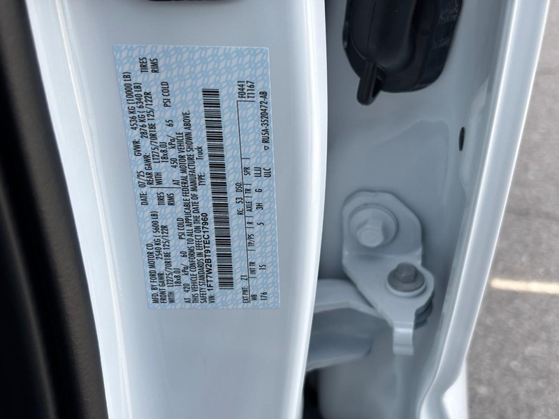 Ford Super Duty F-250 SRW Vehicle Image 23
