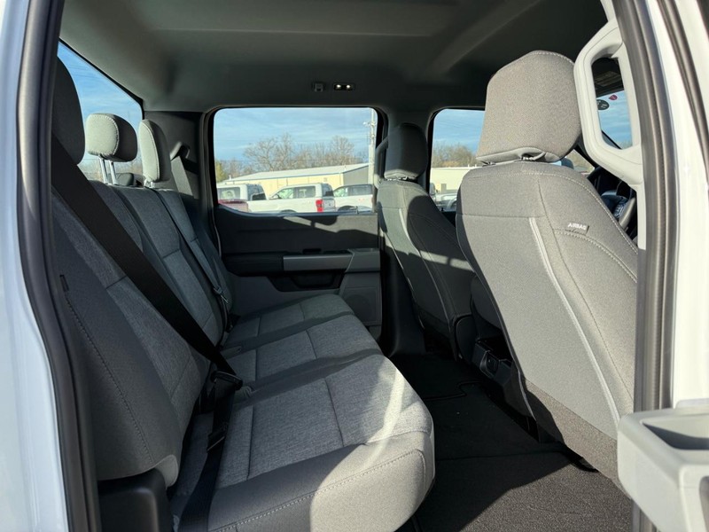 Ford Super Duty F-350 SRW Vehicle Full-screen Gallery Image 6