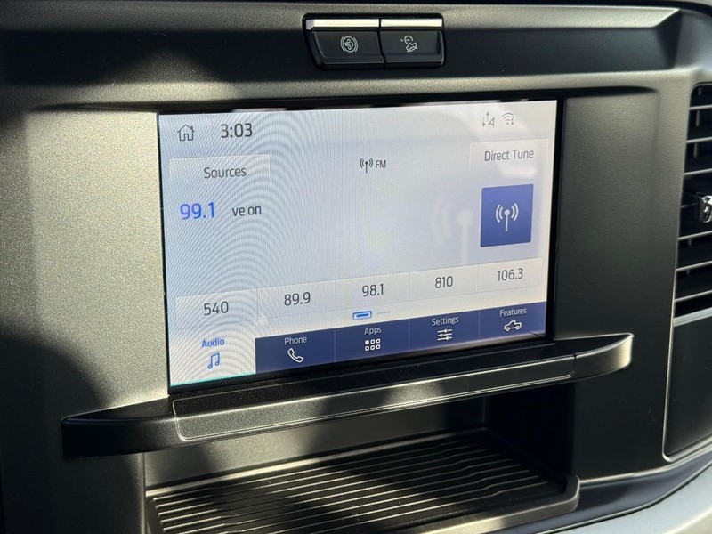 Ford Super Duty F-350 SRW Vehicle Full-screen Gallery Image 11