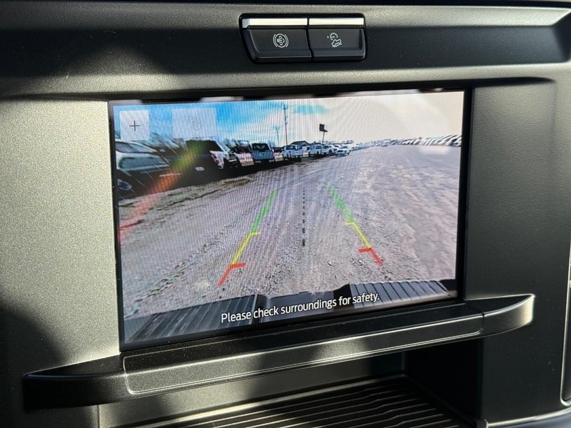 Ford Super Duty F-350 SRW Vehicle Full-screen Gallery Image 12