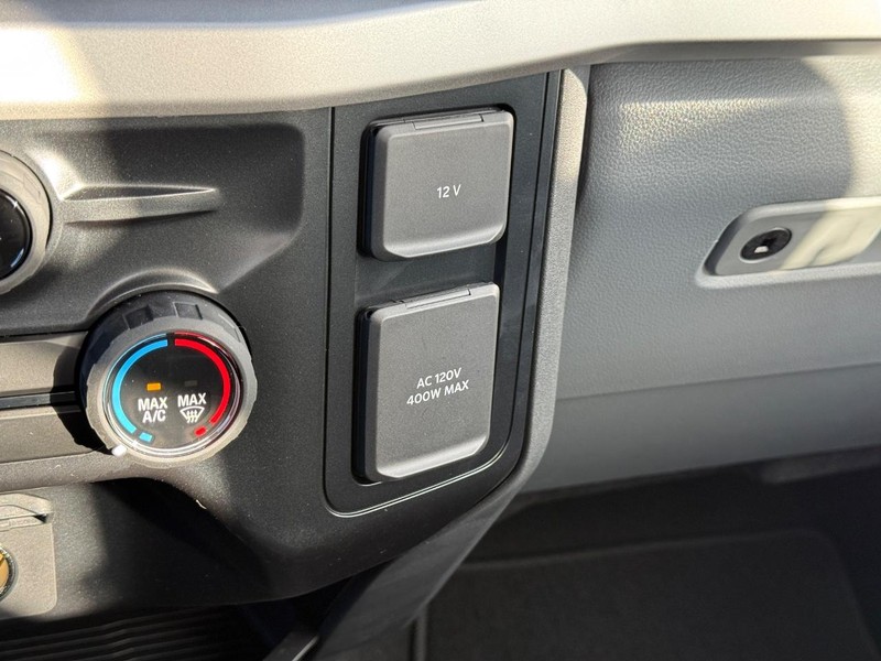 Ford Super Duty F-350 SRW Vehicle Full-screen Gallery Image 15