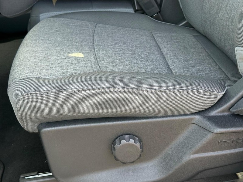 Ford Super Duty F-350 SRW Vehicle Full-screen Gallery Image 19