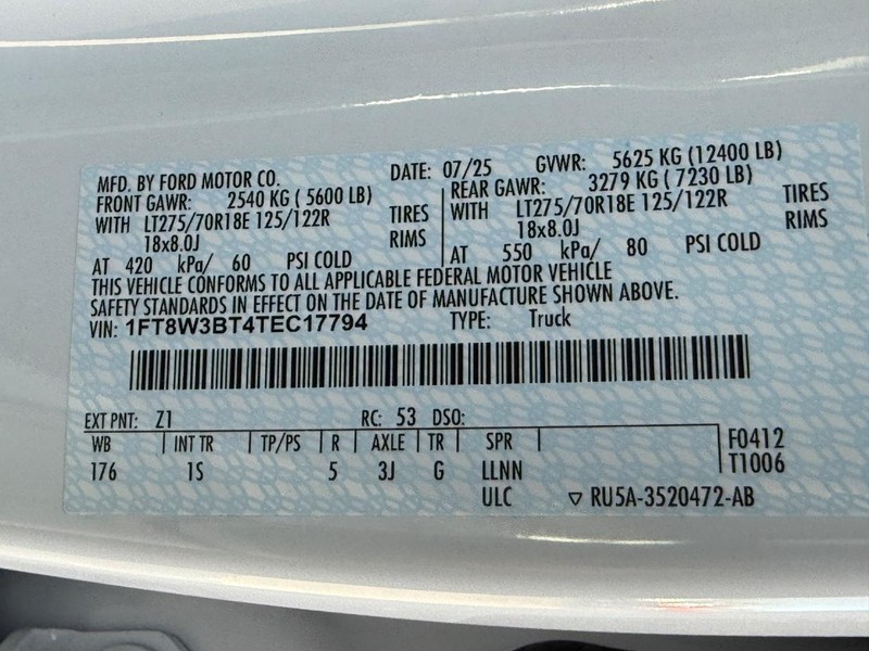 Ford Super Duty F-350 SRW Vehicle Full-screen Gallery Image 21