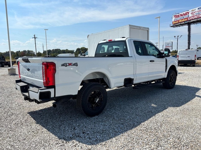 Ford Super Duty F-250 SRW Vehicle Image 03