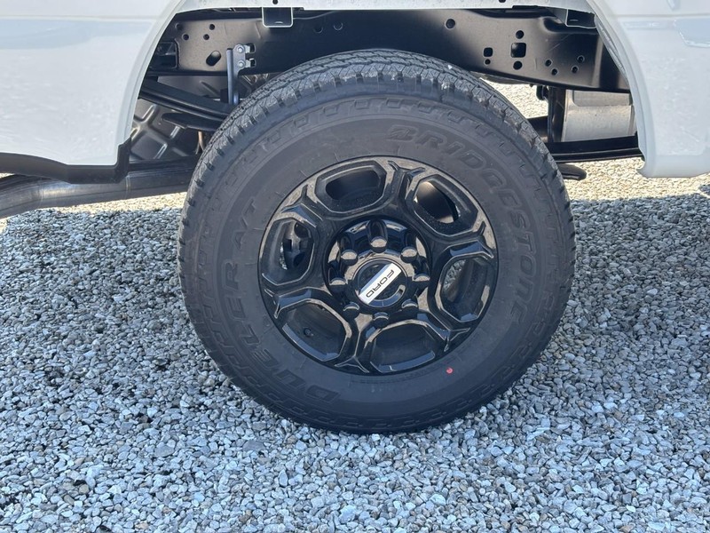 Ford Super Duty F-250 SRW Vehicle Image 04
