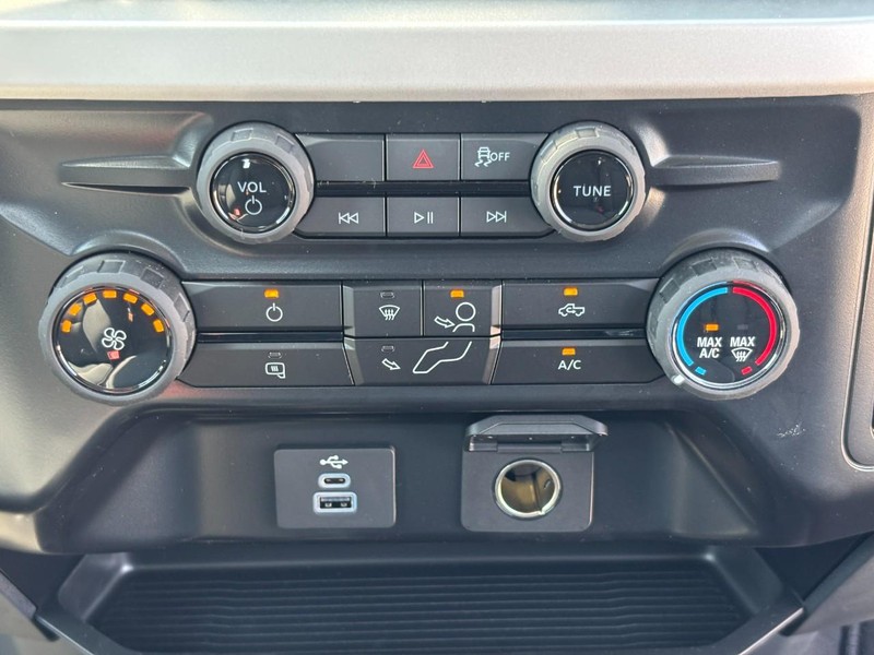 Ford Super Duty F-250 SRW Vehicle Image 09