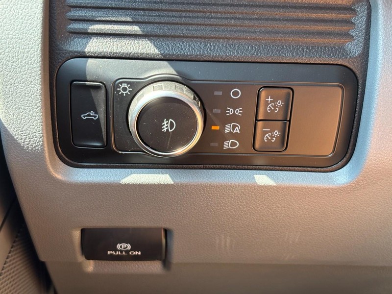 Ford Super Duty F-250 SRW Vehicle Image 11