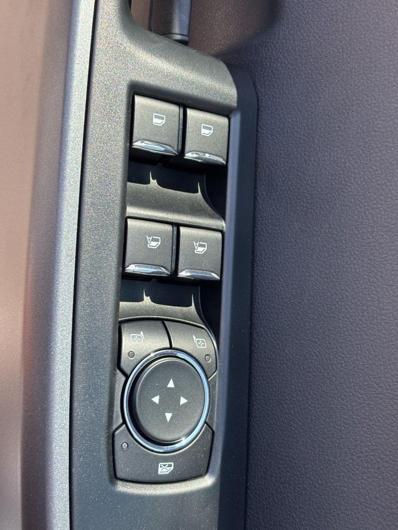 Ford Super Duty F-250 SRW Vehicle Image 20