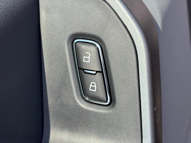 Ford Super Duty F-250 SRW Vehicle Image 21