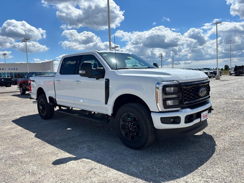 Ford Super Duty F-250 SRW Vehicle Image 02