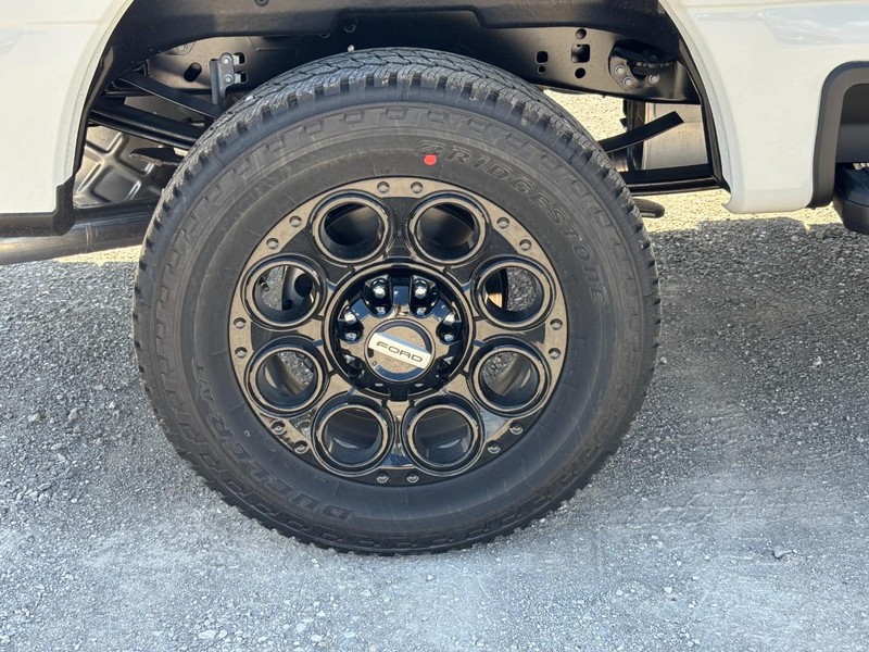 Ford Super Duty F-250 SRW Vehicle Image 04