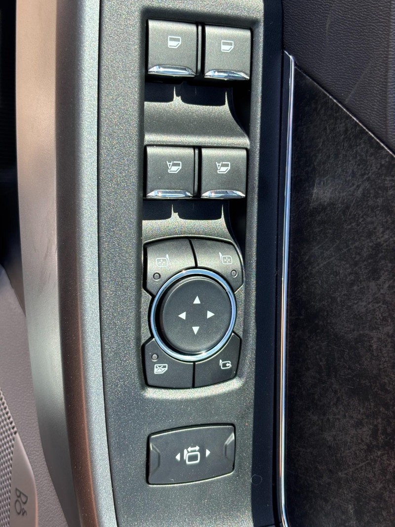 Ford Super Duty F-250 SRW Vehicle Image 21