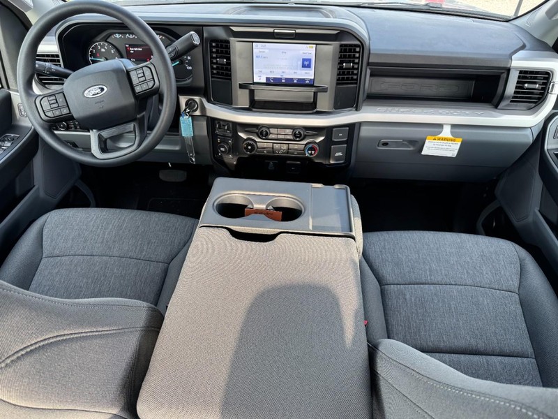 Ford Super Duty F-350 SRW Vehicle Image 07