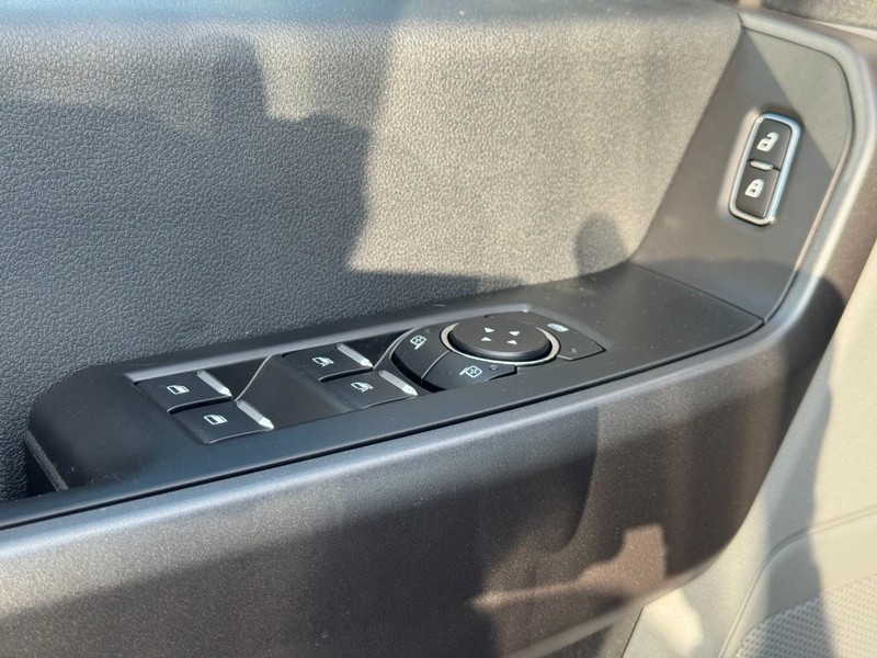 Ford Super Duty F-350 SRW Vehicle Image 12